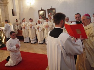 ZADAR, STANOVI: Mons. Zgrablić predvodio proslavu 40. godišnjice posvete župne crkve Kraljice mira