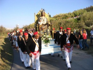 PAG Procesija s Gospinom kipom